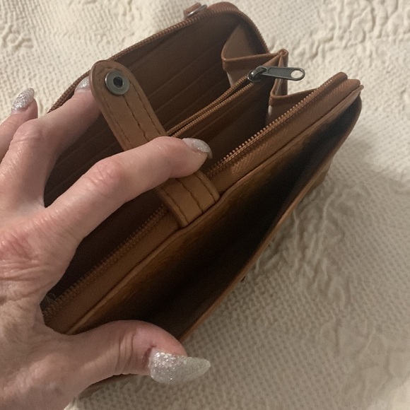 The SAk Irish, brown, smart phone, wallet - Picture 6 of 8